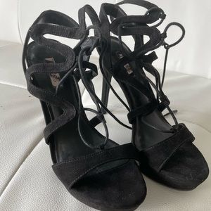 GUESS Black heels with strap